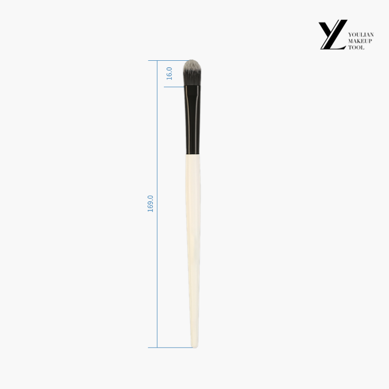 Große flache Concealer -Bürste