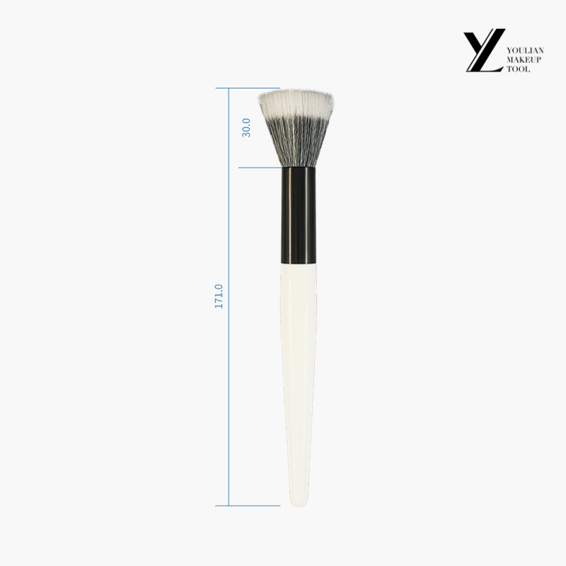 Mittelsteulung Blush Pinsel