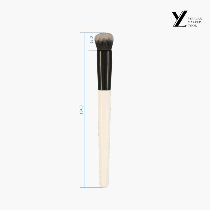 Abgerundete Concealer -Bürste